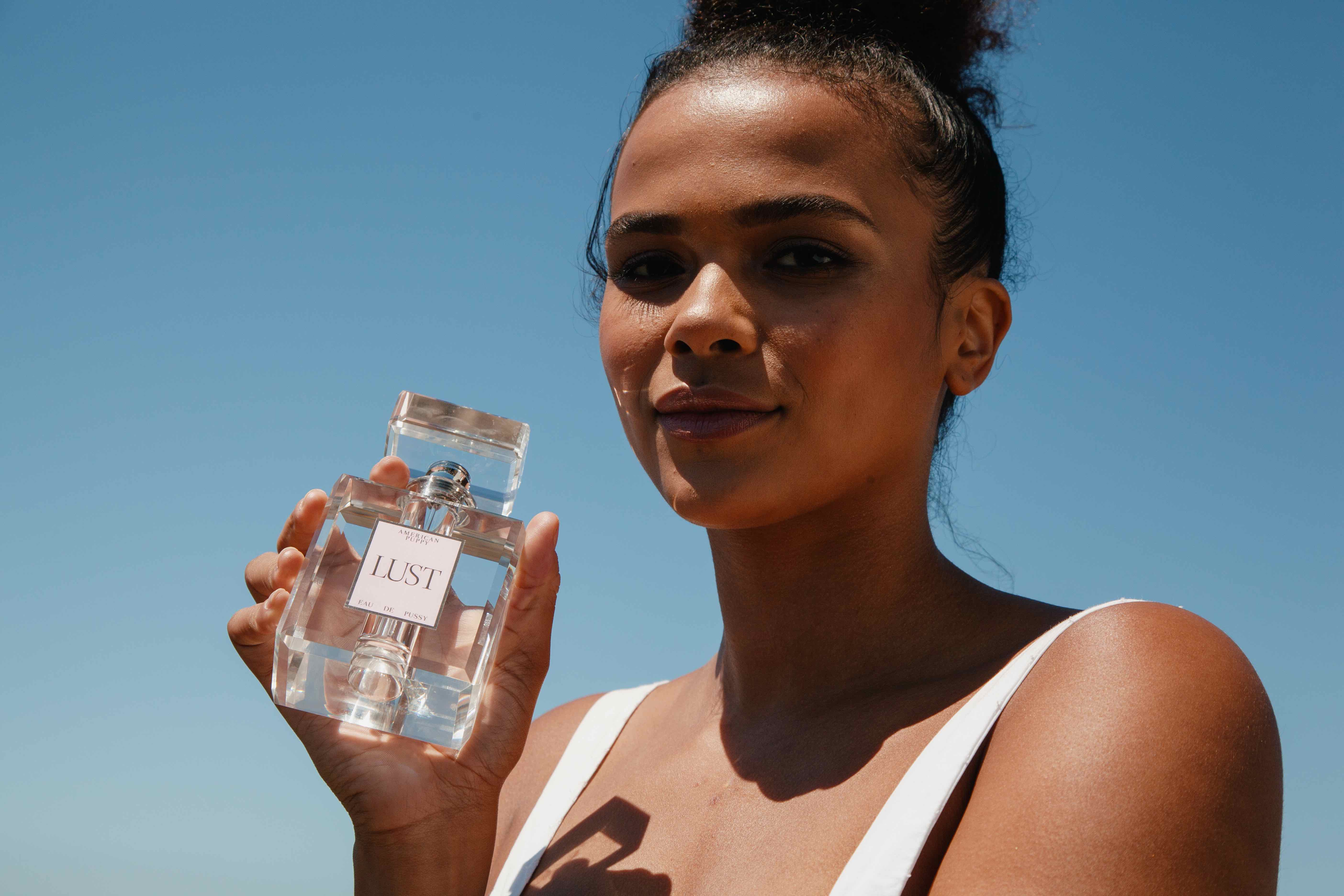 Eau de Pussy porn photos