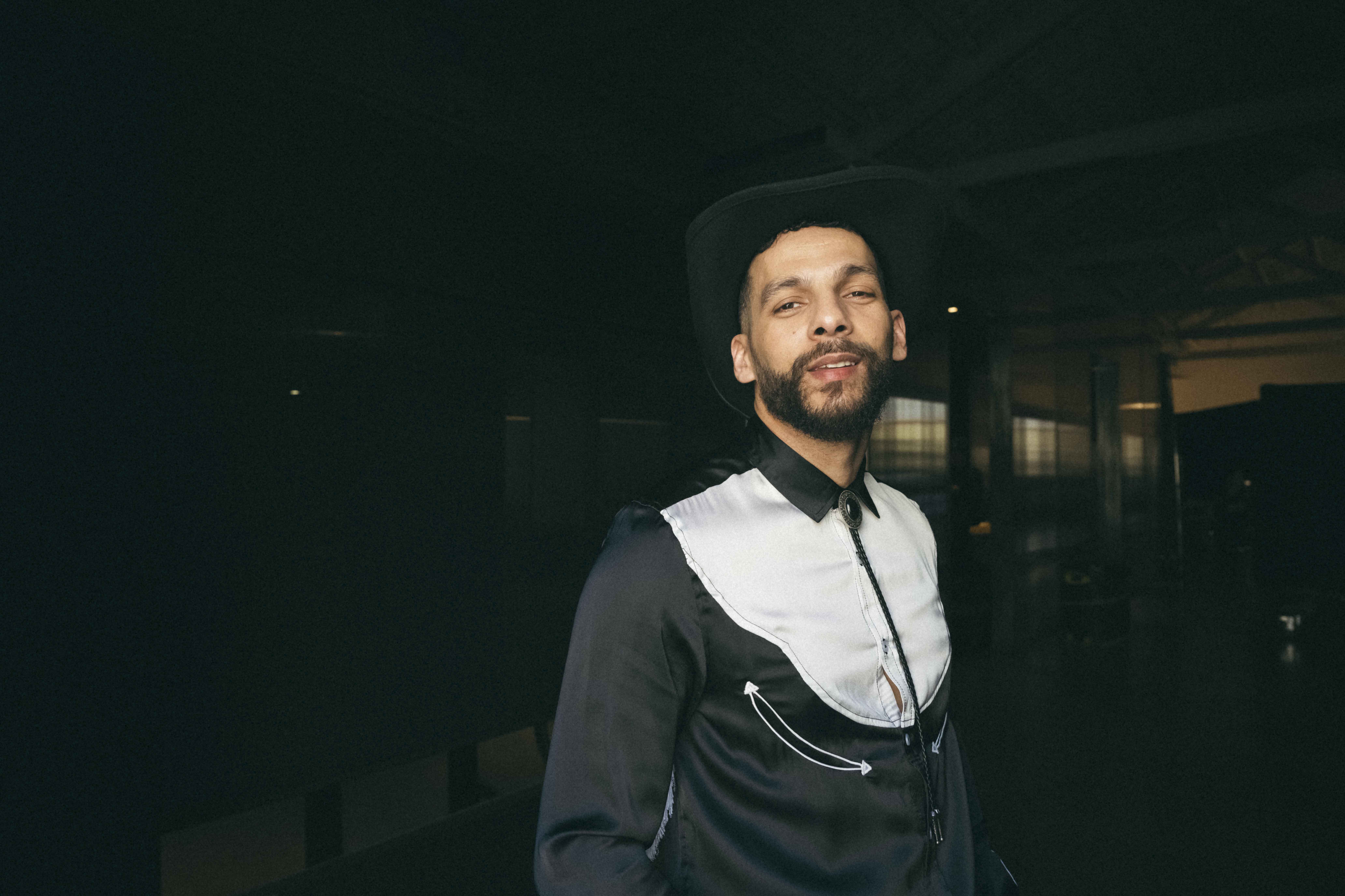 Curved Marvin porn photos