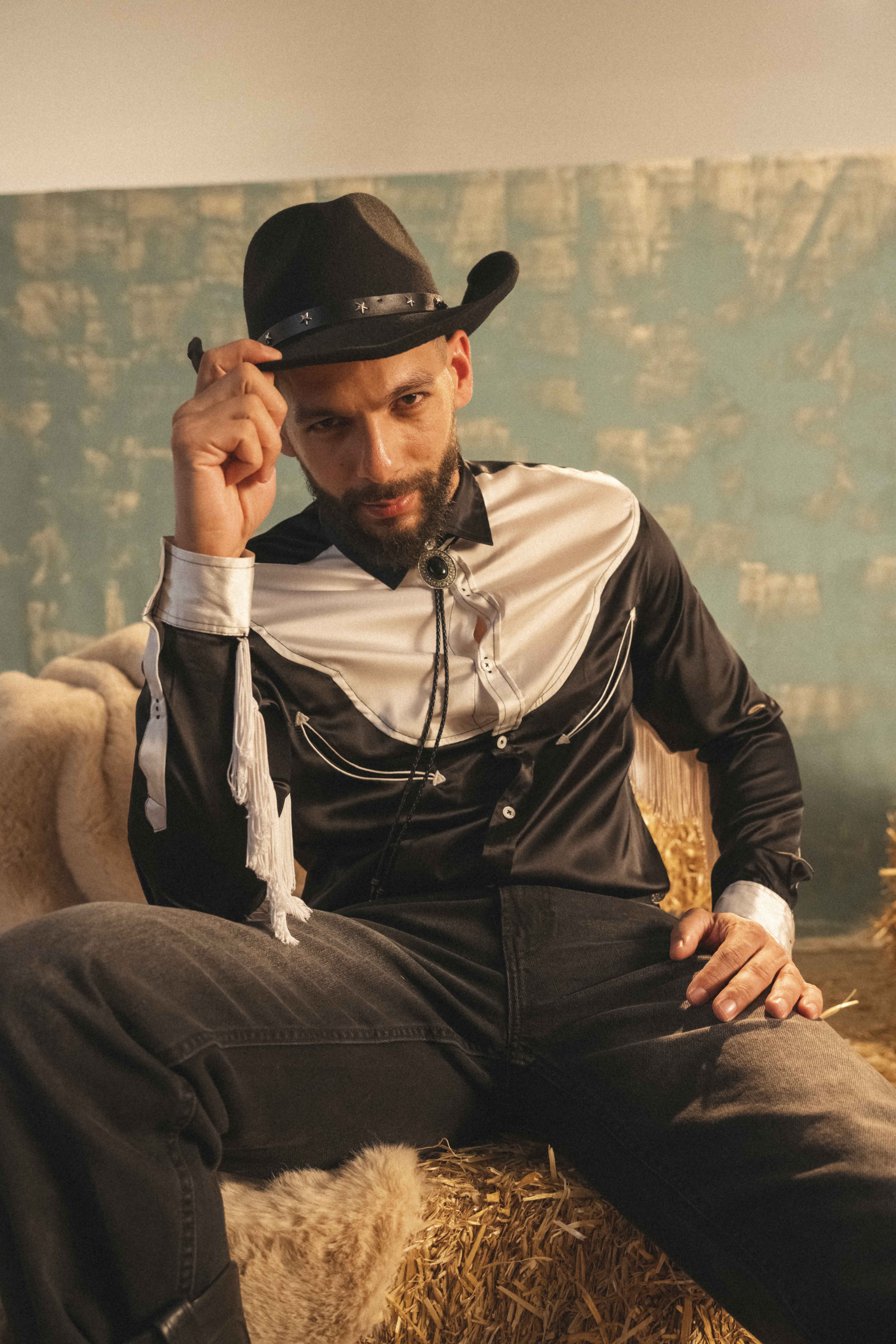 Curved Marvin porn photos