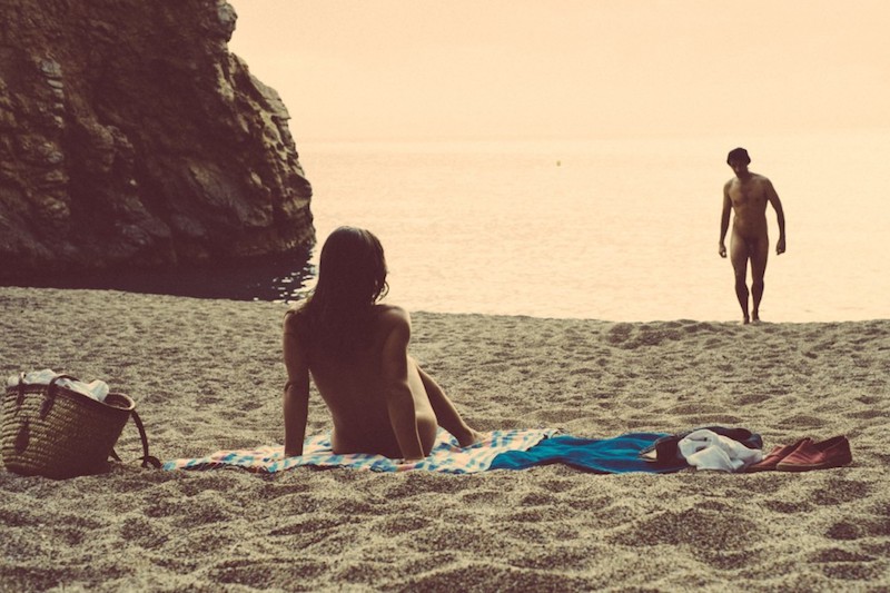 El Chico de la Playa Nudista porn photos