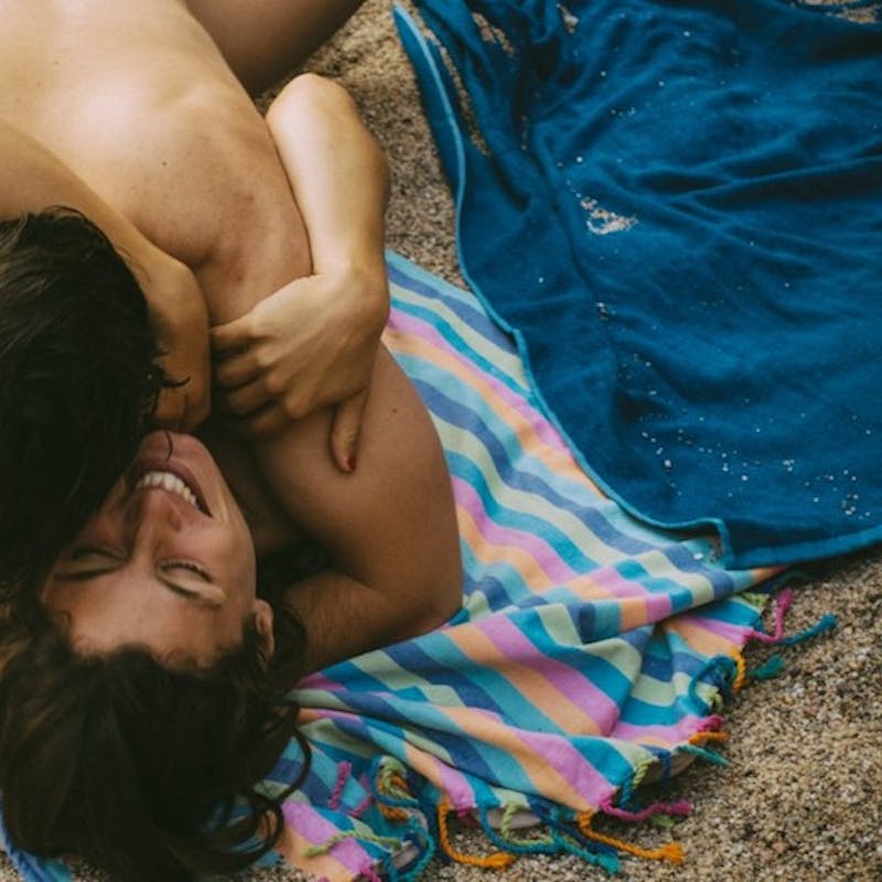 El Chico de la Playa Nudista porn photos