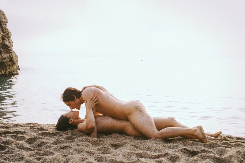 El Chico de la Playa Nudista porn photos