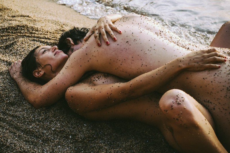 El Chico de la Playa Nudista porn photos