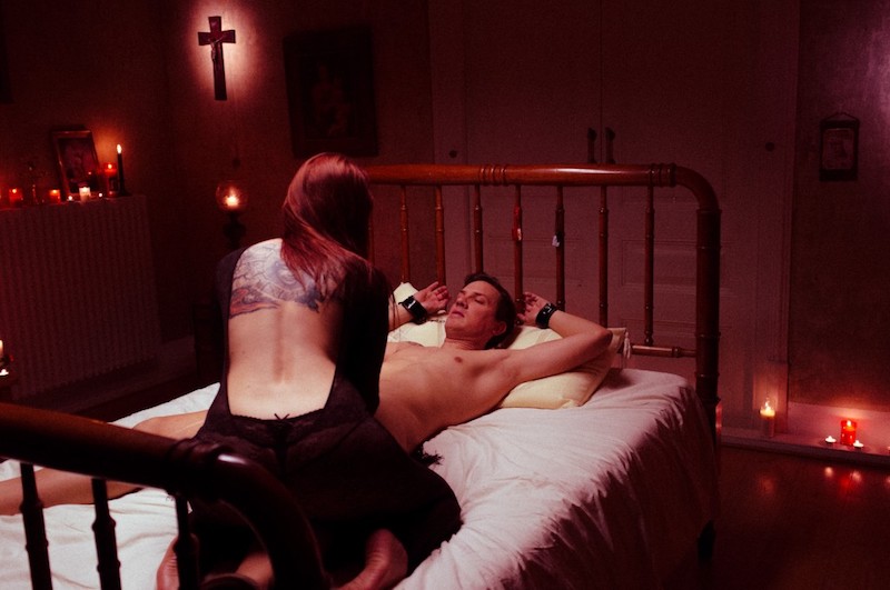 El Que No Ama No Conoce a Dios porn photos