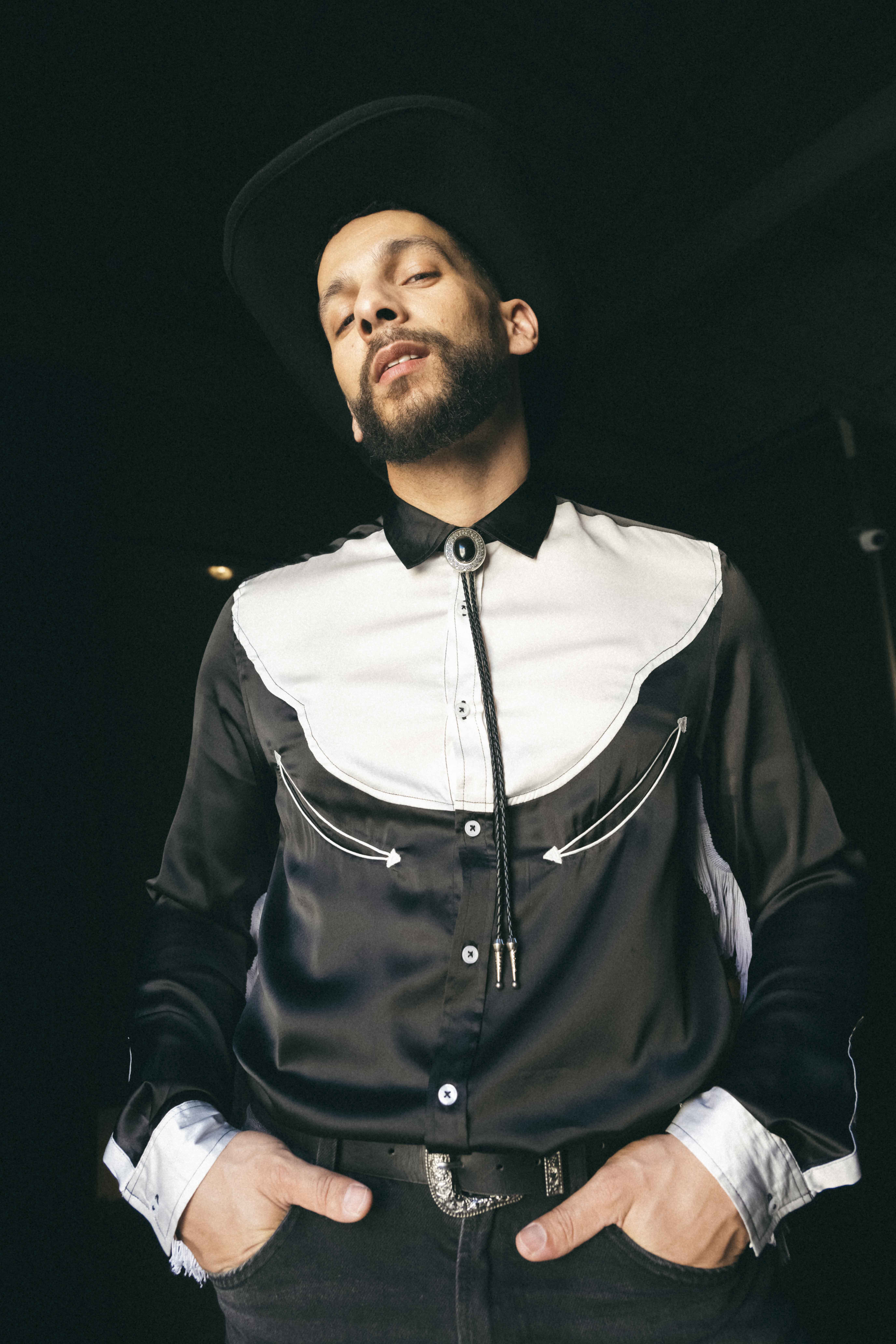 Curved Marvin porn photos