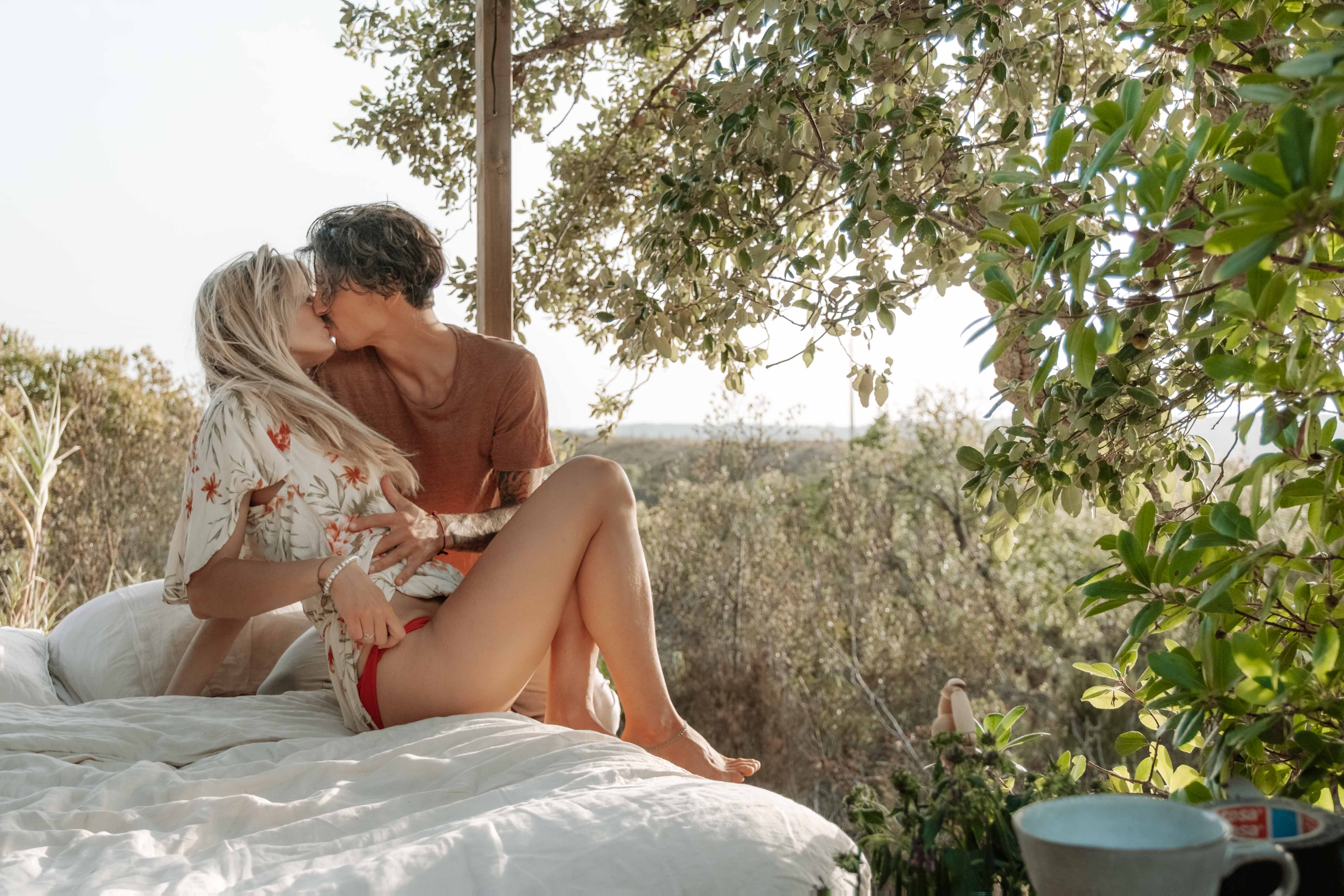 James and Lola  porn photos