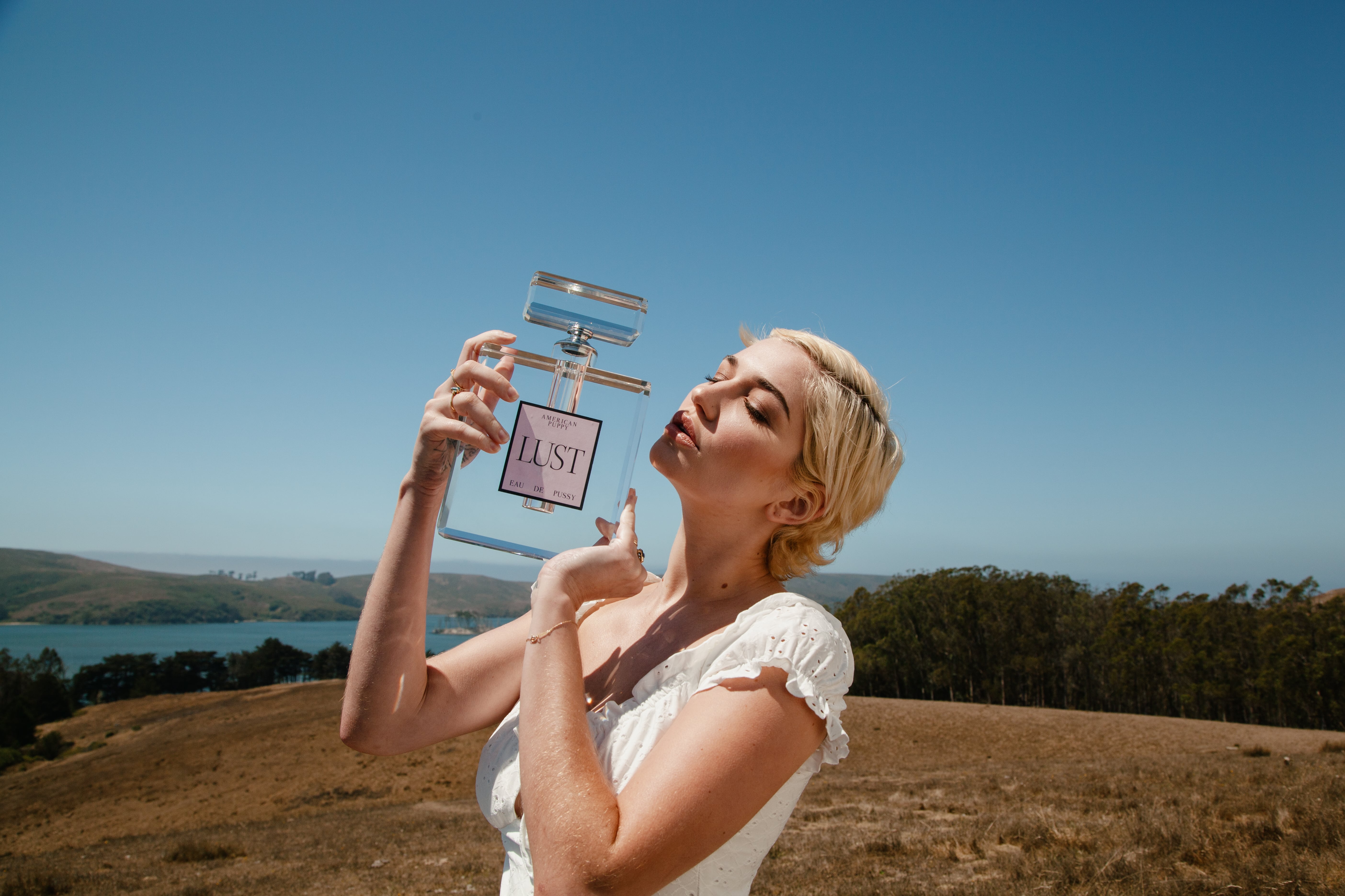 Eau de Pussy porn photos