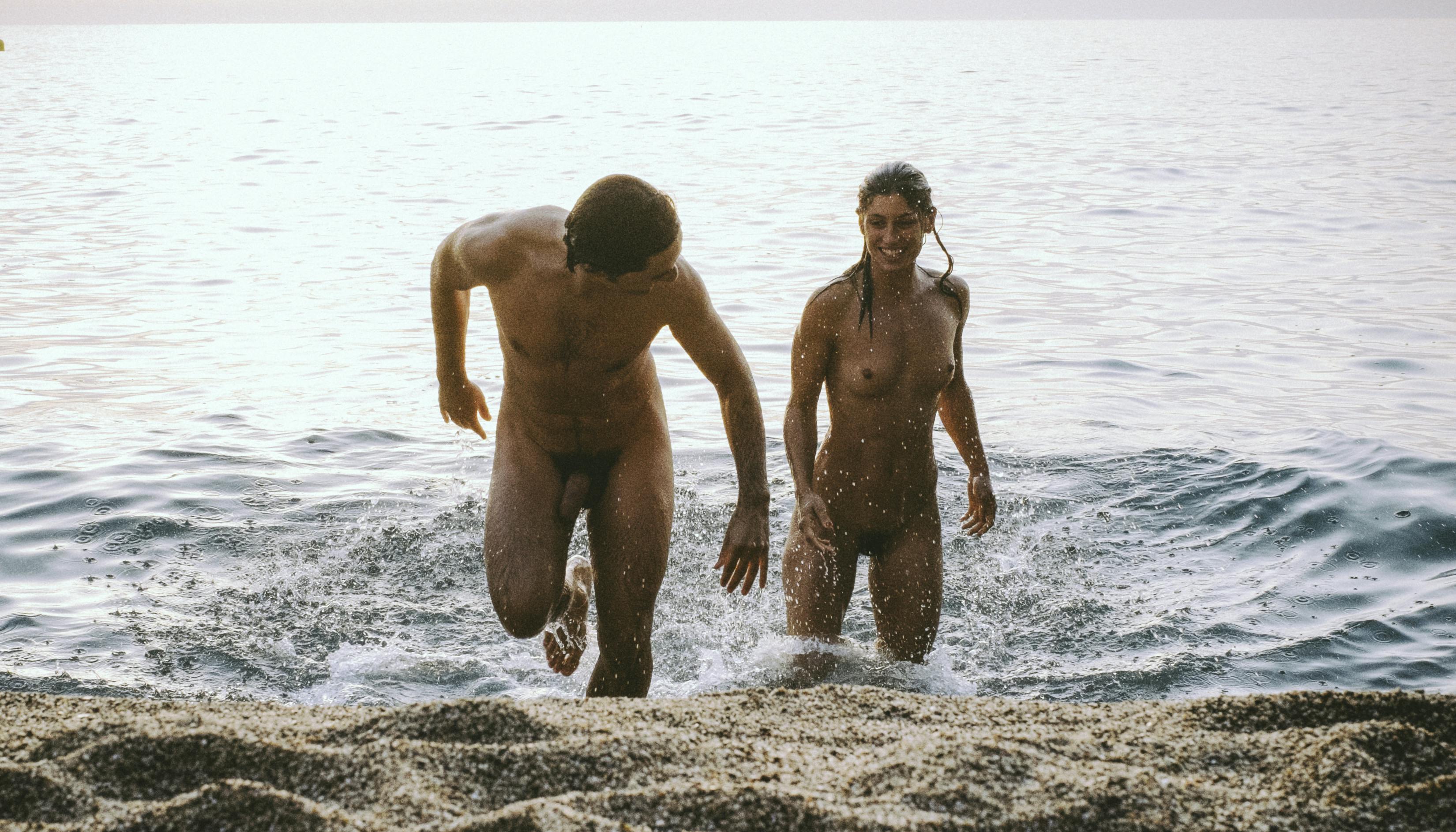 Trailer El Chico de la Playa Nudista